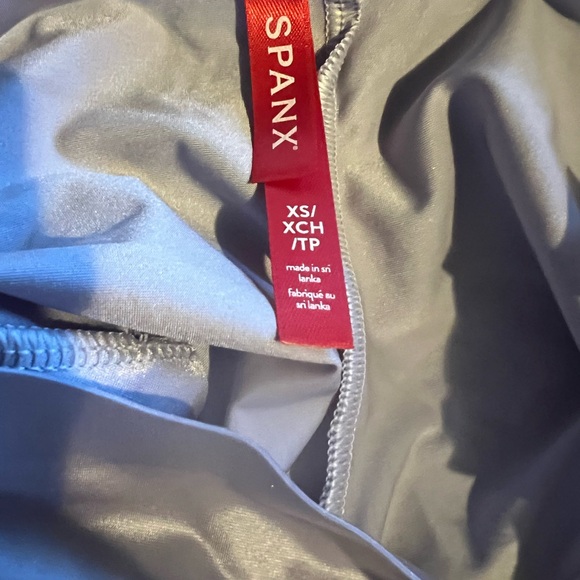 Spanx Shaping Satin Thongs Sz XS NWT - Picture 4 of 4